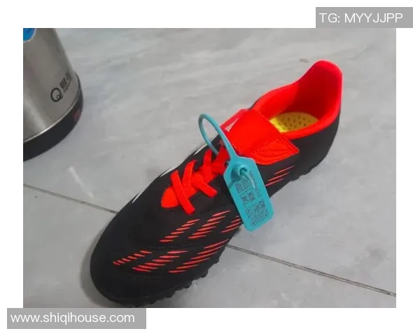 球星赠送足球鞋行为是否属于犯规?解析球场规则与球迷互动的边界 球星赠送足球鞋行为是否属于犯规?解析球场规则与球迷互动的边界