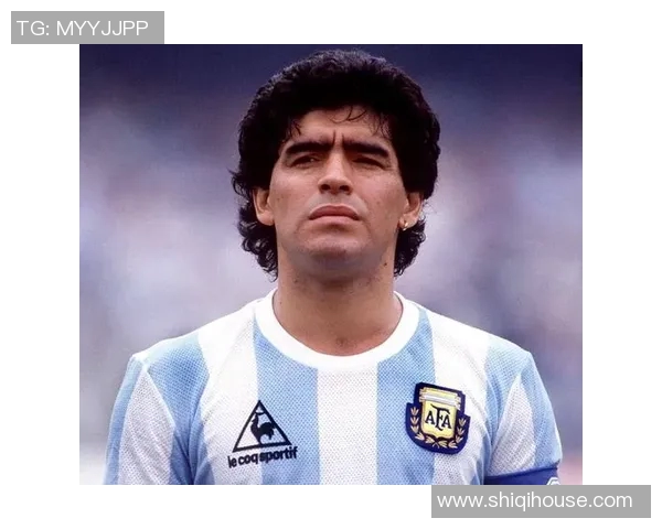 马拉多纳传奇时刻与球迷同庆 合照记录足球巨星永恒魅力 马拉多纳传奇时刻与球迷同庆 合照记录足球巨星永恒魅力