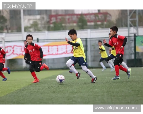 2025年足球现役五大球星是谁他们的表现和未来展望